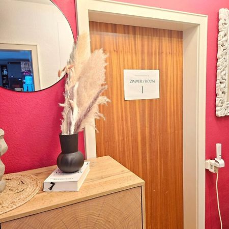 Doppelzimmer 1 I Geteiltes Bad & Kueche I Mit Dem Zug Nur 4 Min Bis Zum Hauptbahnhof ไฟรบวร์กอิมไบรส์เกา ภายนอก รูปภาพ