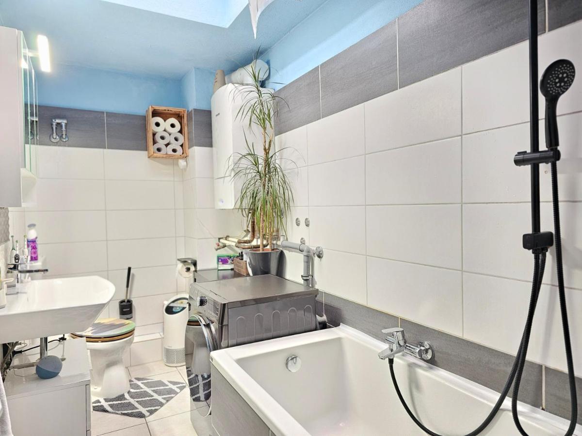 Doppelzimmer 1 I Geteiltes Bad & Kueche I Mit Dem Zug Nur 4 Min Bis Zum Hauptbahnhof ไฟรบวร์กอิมไบรส์เกา ภายนอก รูปภาพ