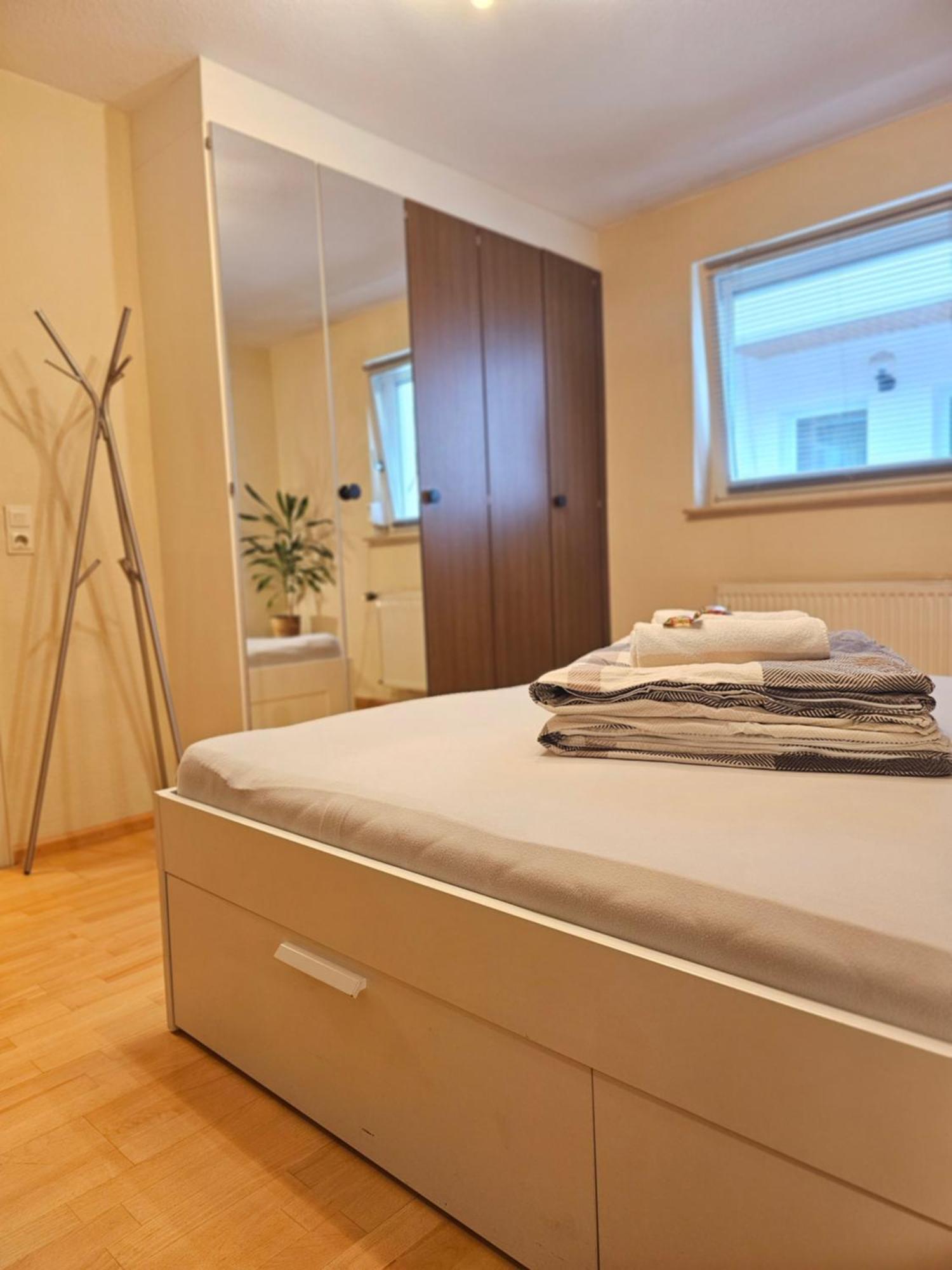 Doppelzimmer 1 I Geteiltes Bad & Kueche I Mit Dem Zug Nur 4 Min Bis Zum Hauptbahnhof ไฟรบวร์กอิมไบรส์เกา ภายนอก รูปภาพ