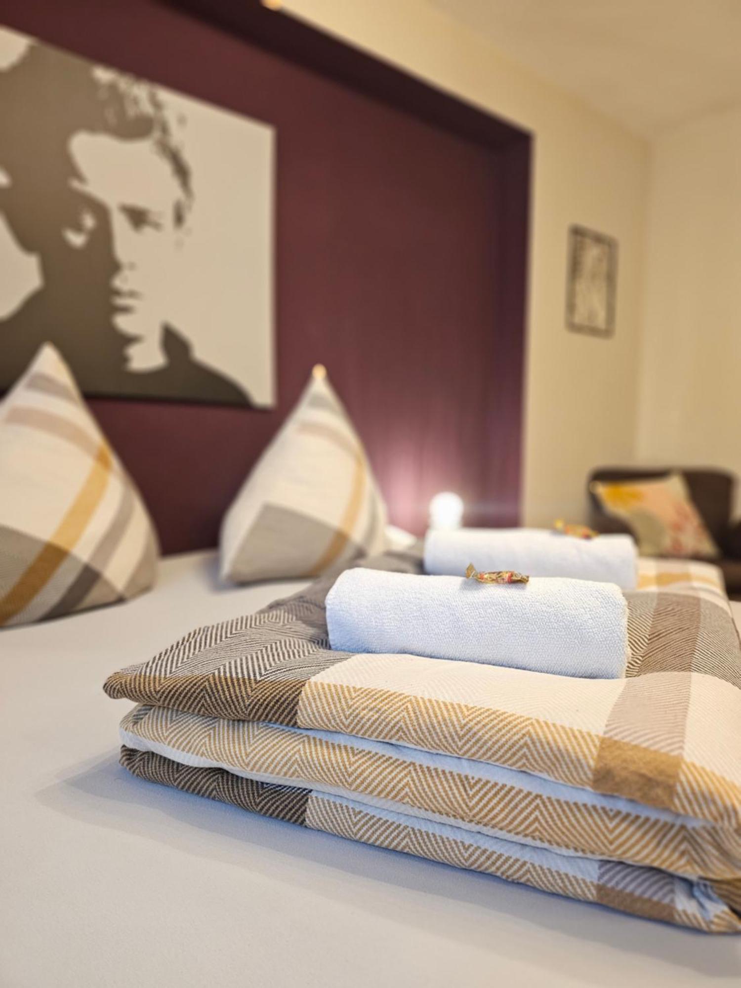 Doppelzimmer 1 I Geteiltes Bad & Kueche I Mit Dem Zug Nur 4 Min Bis Zum Hauptbahnhof ไฟรบวร์กอิมไบรส์เกา ภายนอก รูปภาพ