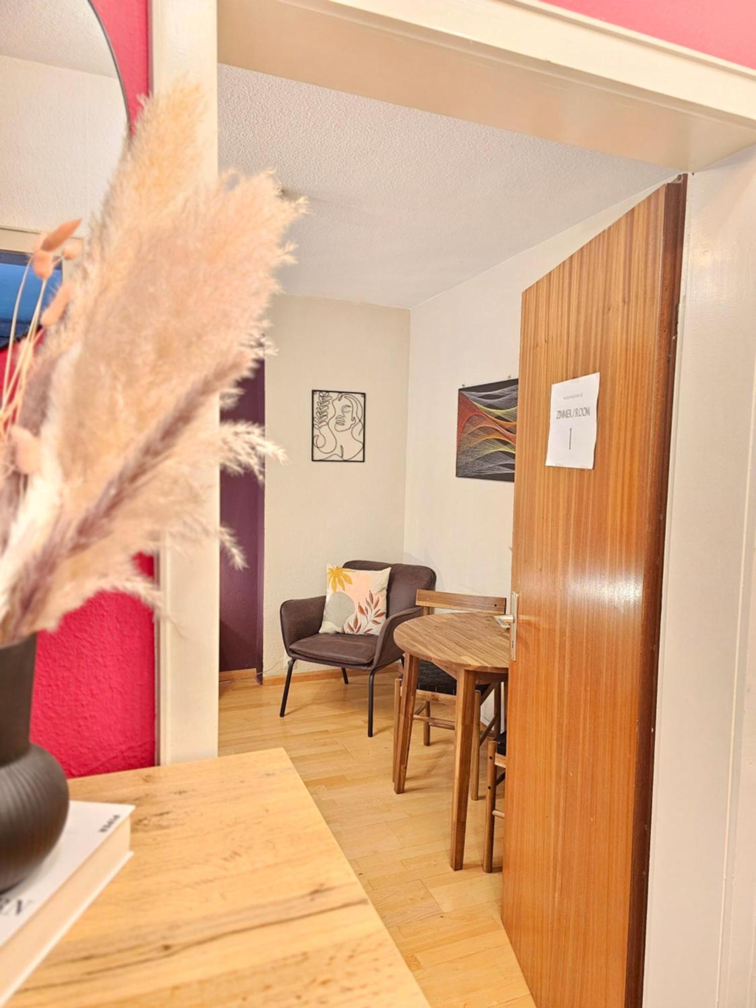 Doppelzimmer 1 I Geteiltes Bad & Kueche I Mit Dem Zug Nur 4 Min Bis Zum Hauptbahnhof ไฟรบวร์กอิมไบรส์เกา ภายนอก รูปภาพ