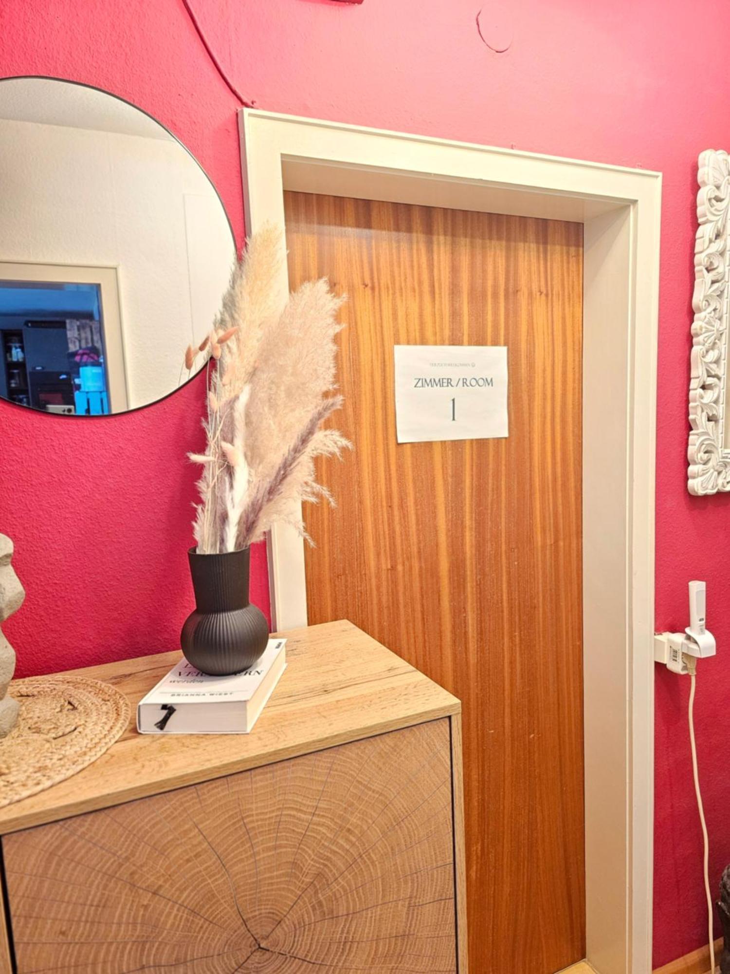 Doppelzimmer 1 I Geteiltes Bad & Kueche I Mit Dem Zug Nur 4 Min Bis Zum Hauptbahnhof ไฟรบวร์กอิมไบรส์เกา ภายนอก รูปภาพ